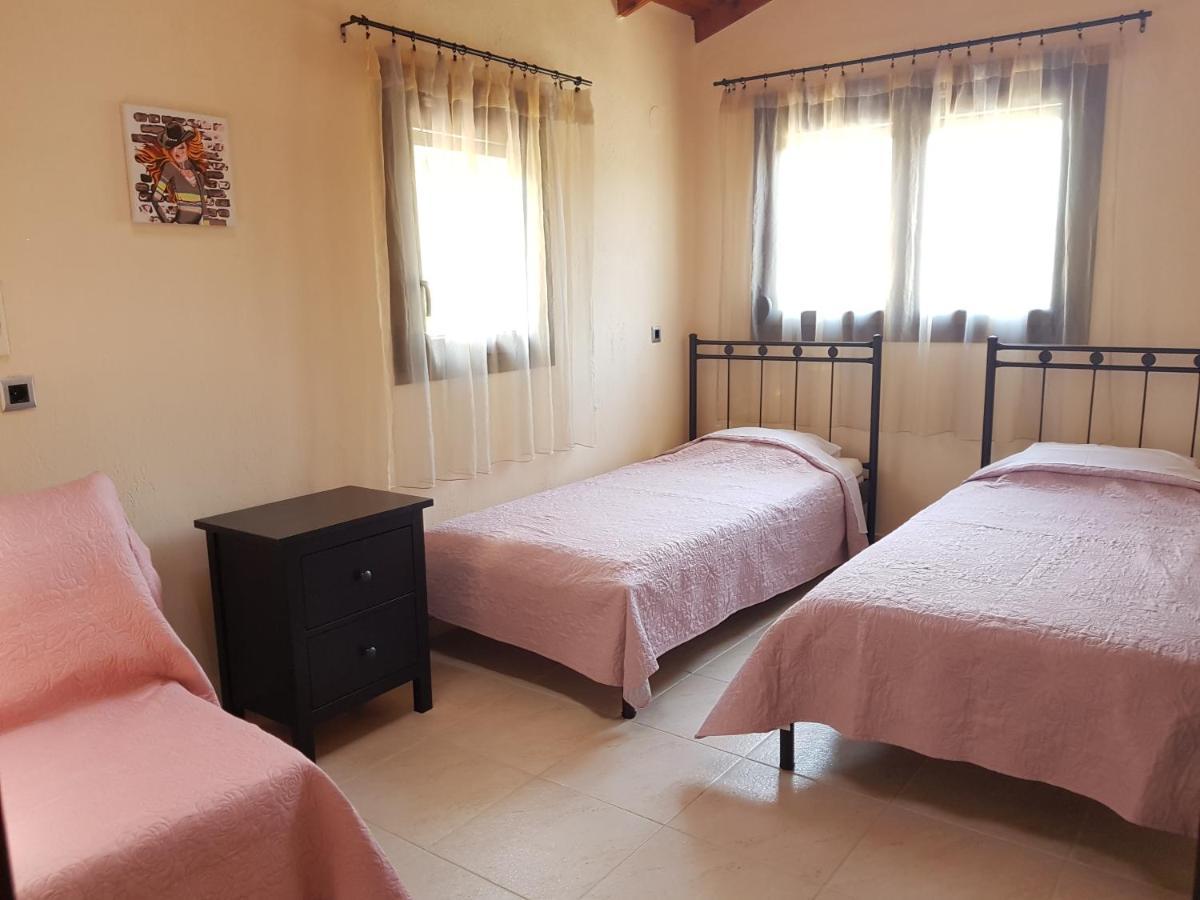 Elani Apartments Siviri Luaran gambar