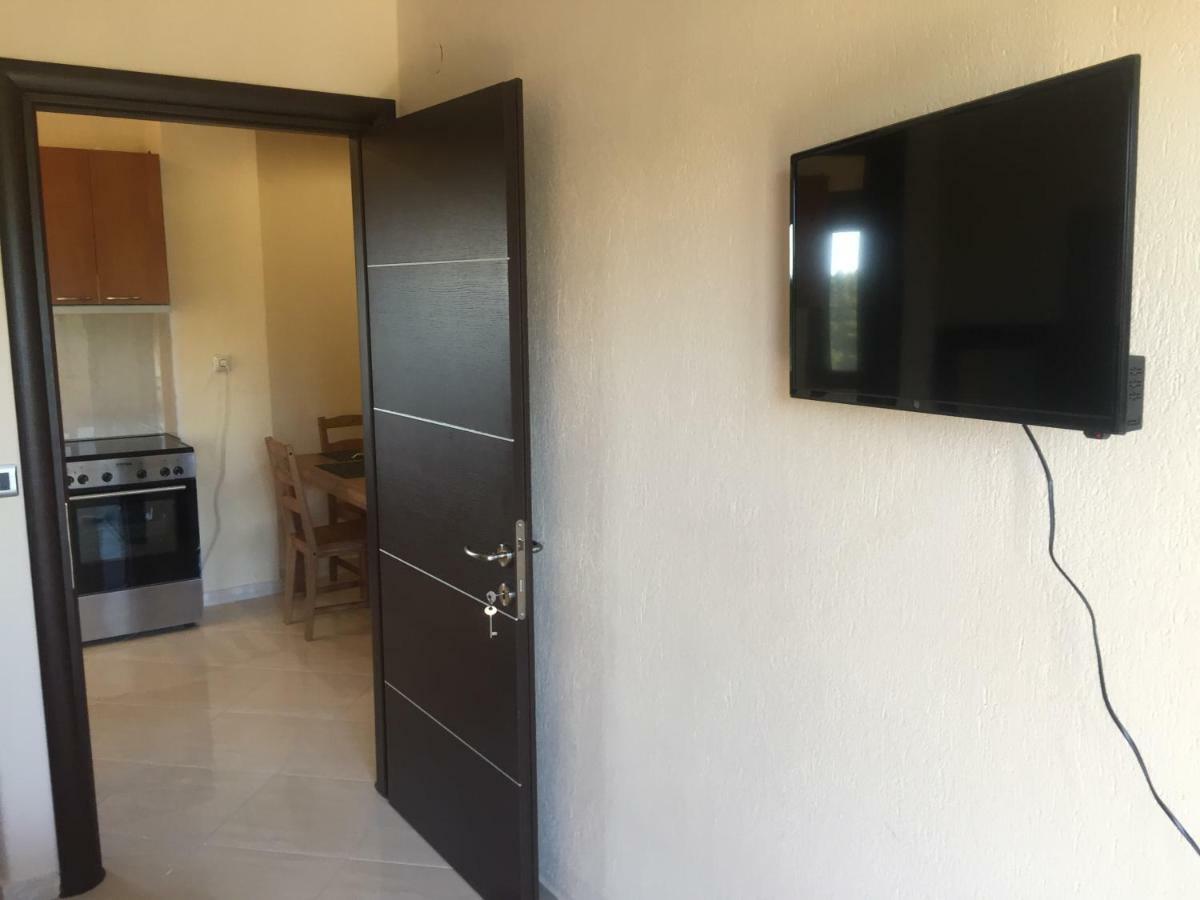 Elani Apartments Siviri Luaran gambar